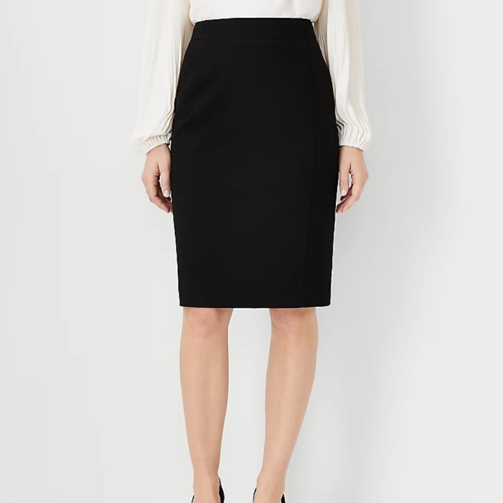 Ann Taylor The Seamed Pencil Skirt in Seasonless Stretch Sz 2P